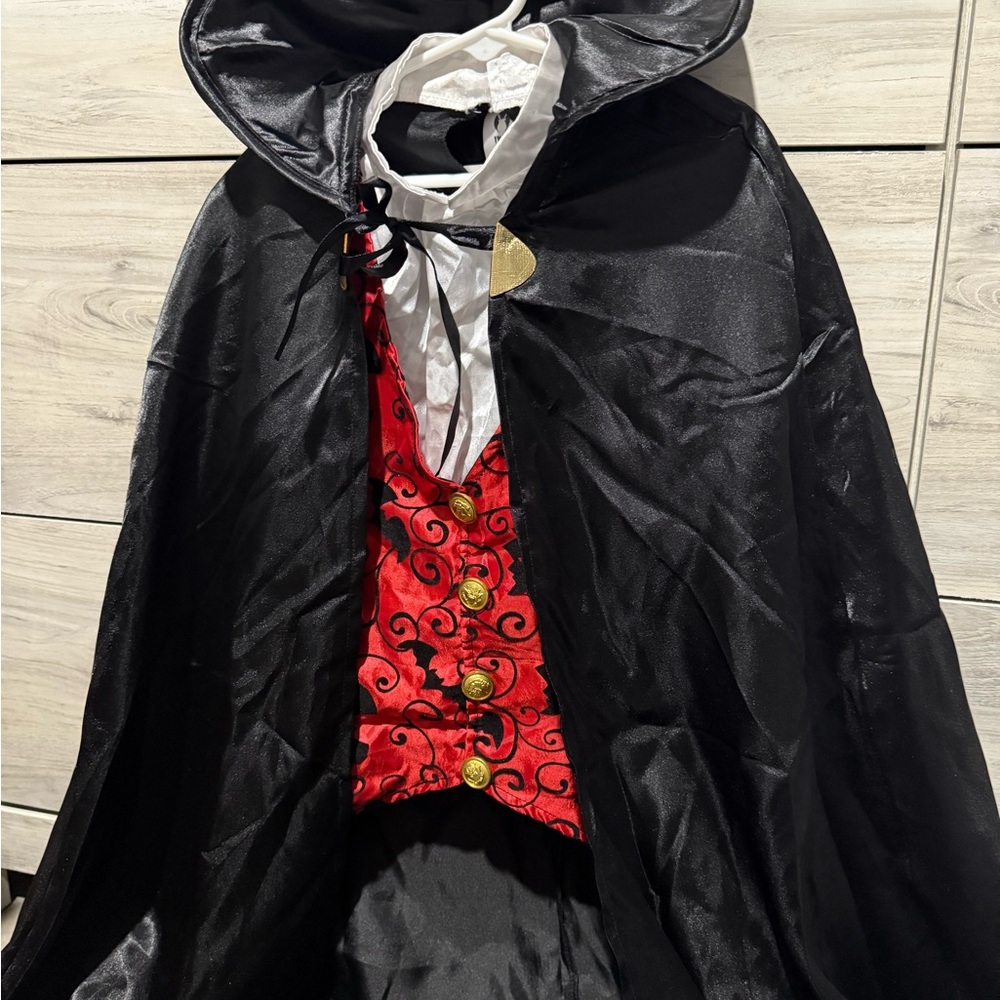 Vampire costume full of details